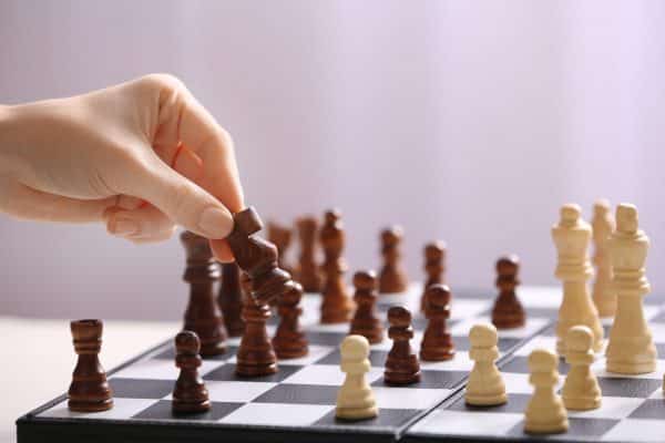 Es ist wie ein Schachspiel. Mit der richtigen Strategie können Sie sich eine gute Positionierung in familiengerichtlichen Verfahren sichern.